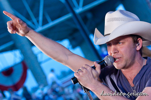Justin Moore at the Puyallup Spring Fair