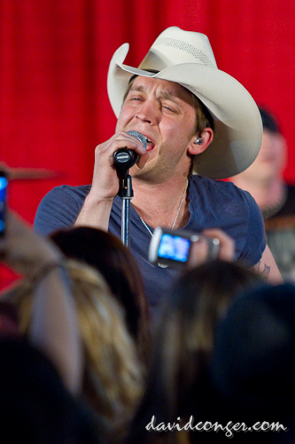Justin Moore at the Puyallup Spring Fair