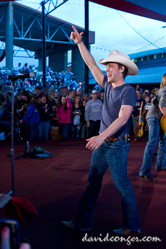 Justin Moore at the Puyallup Spring Fair