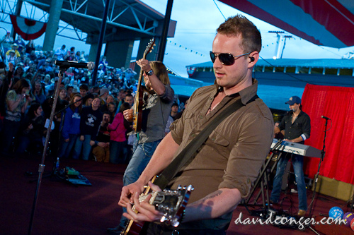 Justin Moore at the Puyallup Spring Fair