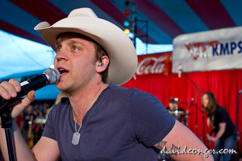 Justin Moore at the Puyallup Spring Fair