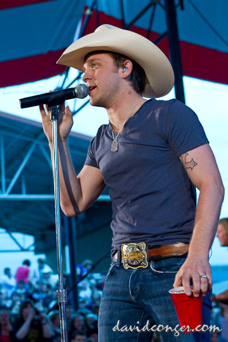 Justin Moore at the Puyallup Spring Fair