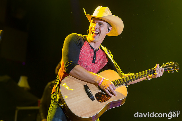 Dustin Lynch