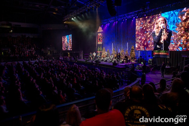 Hometown Holiday with 100.7 The Wolf