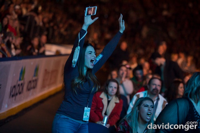 Hometown Holiday with 100.7 The Wolf