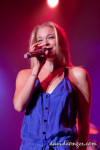 LeAnn Rimes performing live